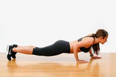 Las flexiones de brazos son los ejercicios más efectivos para fortalecer tu pecho. Foto: Entrenamiento