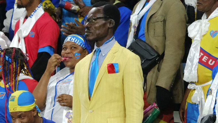 Inmóvil durante 90 minutos y convertido en símbolo nacional. La increíble historia de Lumumba Vea, el hincha más famoso de RD Congo.