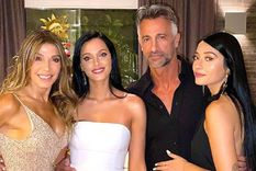 Ova Sabatini junto a su esposa Catherine Fulop y sus dos hijas, Oriana y Tiziana.