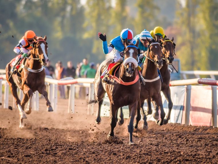Ultra Famoso y Alexis castro celebraron en el clásico del día en Mendoza. Foto: José Maluf