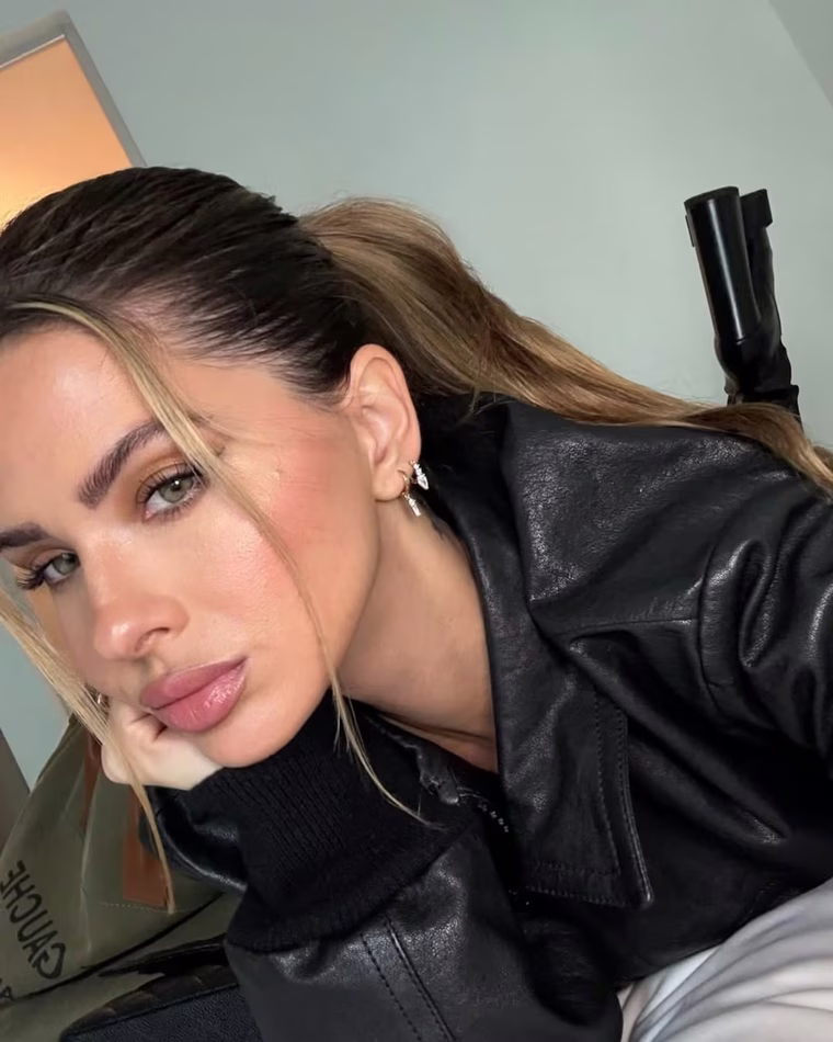 La modelo posando para sus redes sociales. La modelo posando para sus redes sociales.