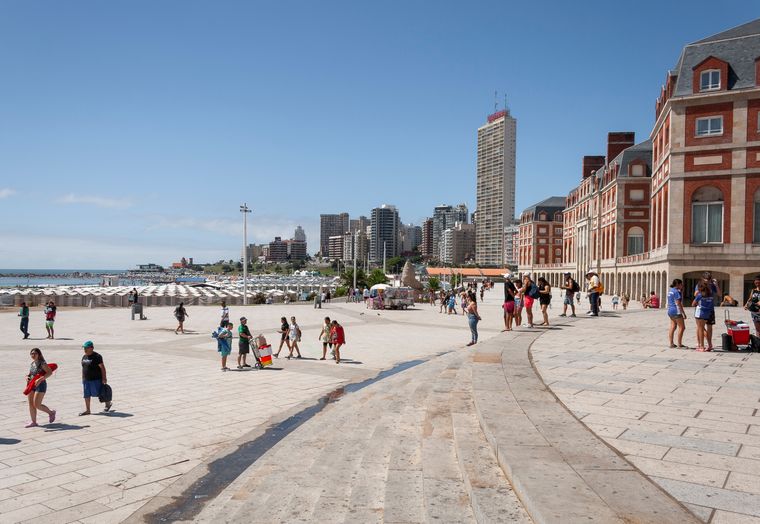 Cuenta DNI ofrece descuentos diarios en restaurantes, heladerías y comercios adheridos durante el verano.