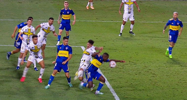 La jugada de la polémica. Foto: Captura