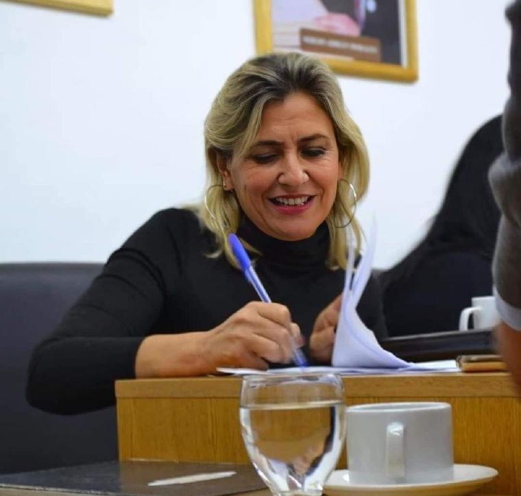 Débora Quiroga encabeza la lista del partido Ahora Santarrosinos en Santa Rosa y busca renovar su banca en el Concejo Deliberante Débora Quiroga encabeza la lista del partido Ahora Santarrosinos en Santa Rosa y busca renovar su banca en el Concejo Deliberante