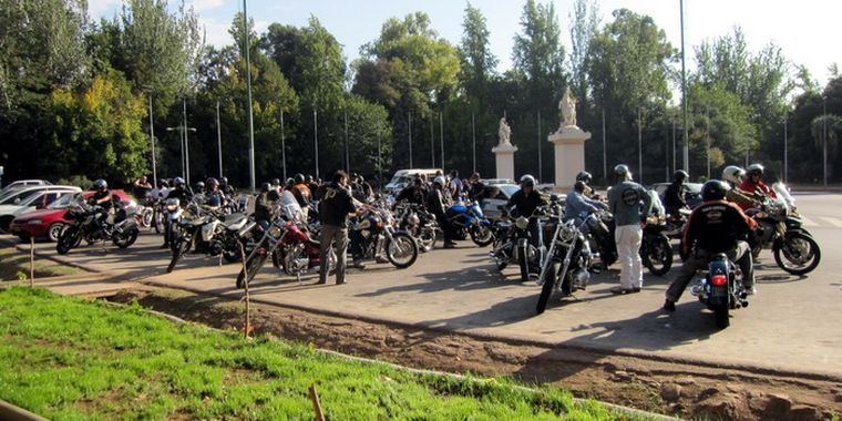 Las primeras motos se congregaron en los Caballitos de Marly, el punto elegido para la salida. Foto: Gentileza