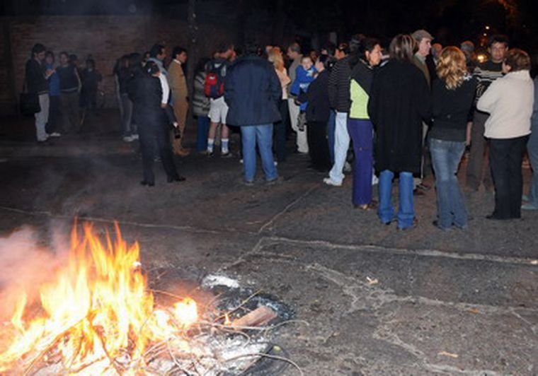Los vecinos cortaron las calles Federico Moreno y Chacabuco, de la Cuarta. Foto: MDZ