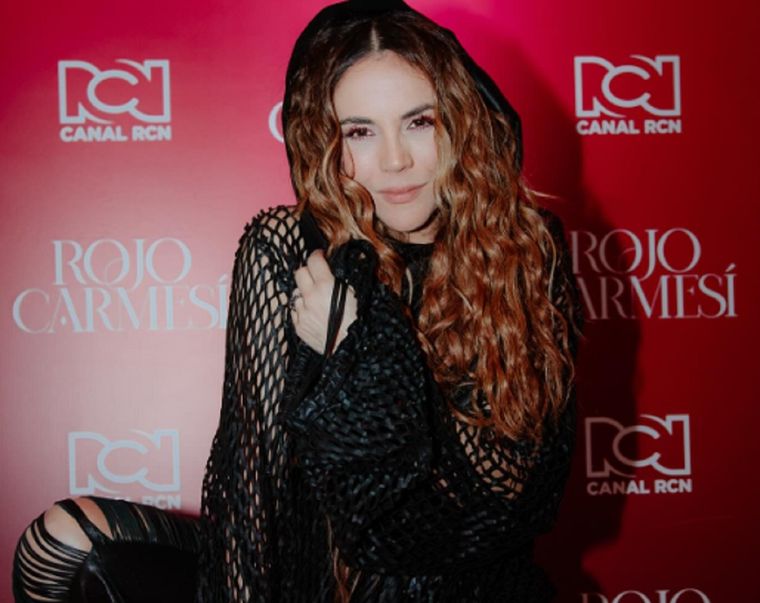 Rating Carolina Gaitán en Rojo carmesí