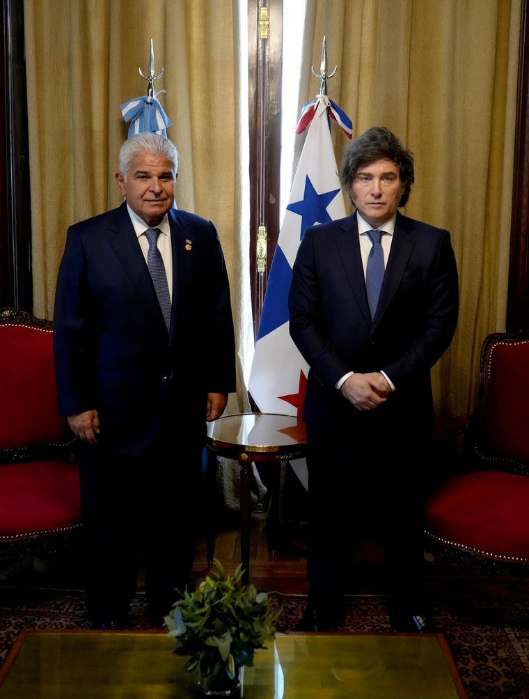 Javier Milei también se reunió con el presidente de Panamá, José Raúl Mulino. Javier Milei también se reunió con el presidente de Panamá, José Raúl Mulino.