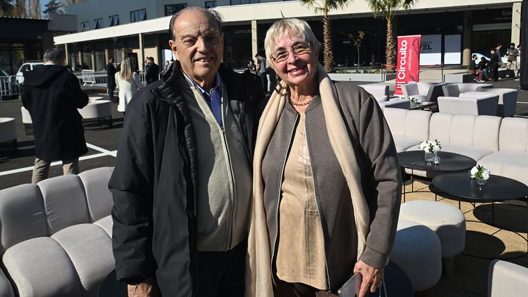 Juan Carlos Castiglia y Mónica Patiño. Juan Carlos Castiglia y Mónica Patiño.