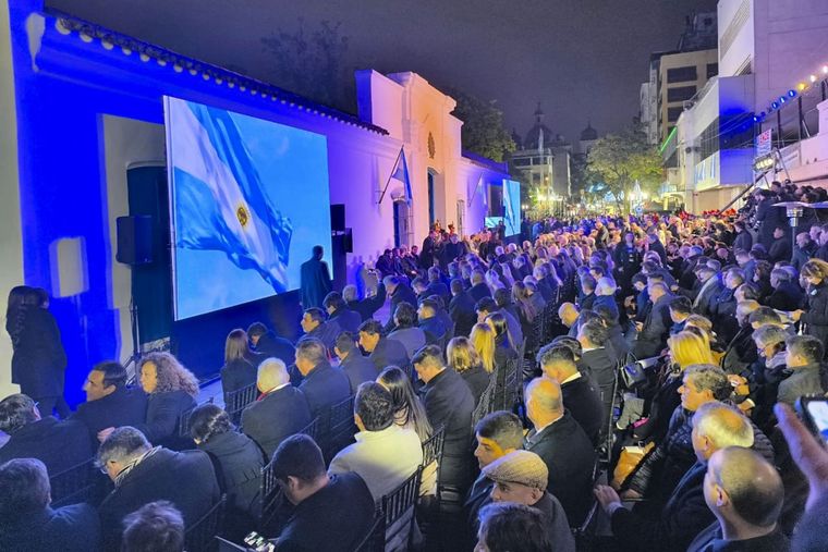 Patricia Bullrich y Mauricio Macri se saludaron en la previa del Pacto de Mayo Foto: Noticias Argentinas