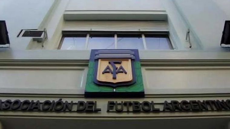 Respaldo de la AFA para un proceso acelerado de reordenamiento institucional en el club de Boedo.