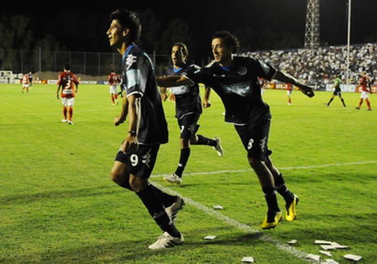 El festejo de Velázquez no alcanzó. Foto: Nacho Gaffuri / MDZ