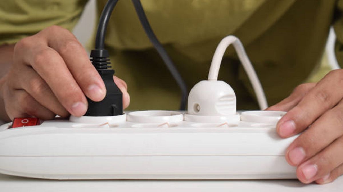 Dos cosas que nunca deberías enchufar en una zapatilla