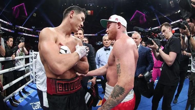 Bivol y el Canelo hablan luego del combate. Foto: Instagram AMB