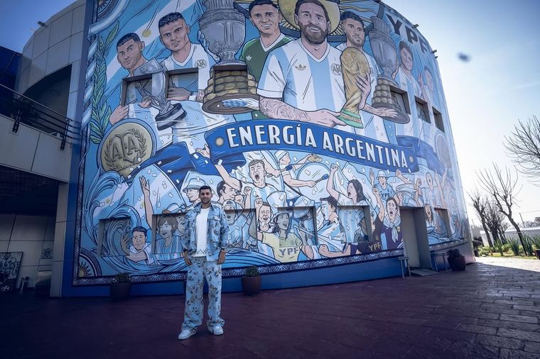Cuti Romero rompió el molde con su outfit para la concentración de la Selección. Cuti Romero rompió el molde con su outfit para la concentración de la Selección.