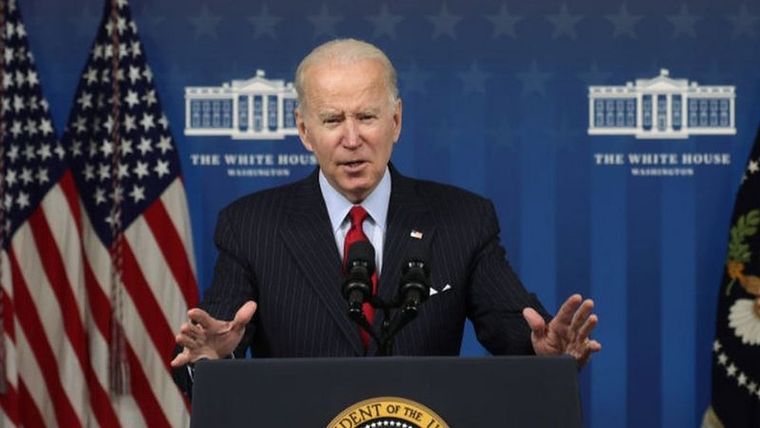 BIden aseguró que su objetivo es que se note la diferencia en el precio de la gasolina. Foto: GETTY IMAGES