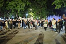 El cacerolazo en Mendoza en contra de la represión a los jubilados en Buenos Aires. Foto: Micaela Blanco Minoli /MDZ
