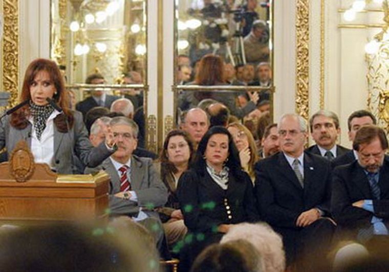 Los flashes de las cámaras hablan por sí solos. Foto: NA