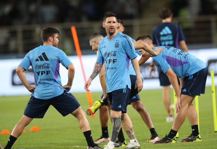 Messi revolucionó Abu Dhabi. Foto: EFE