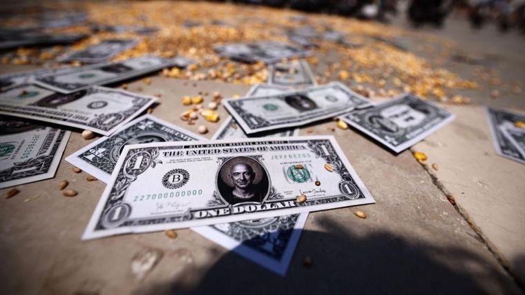 Jeff Bezos es uno de los hombres más ricos del mundo.