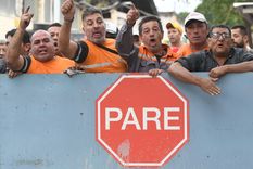 Trabajadores municipales de Godoy Cruz reclamando por aumento salarial. Foto: Walter Moreno/Mdz