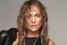 Jennifer Lopez adora la comodidad y la moda por igual, pero no está dispuesta a resignar ni una gota de glamour Foto: Revista GQ España - revistagq.com