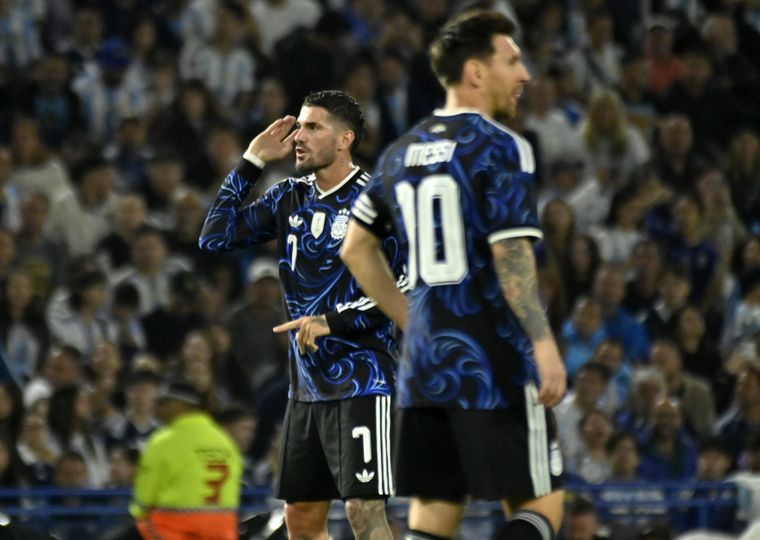 De Paul jugó los últimos 45 minutos ante Mauritania y entró a los 53' frente a Zambia: en ninguno fue titular. De Paul jugó los últimos 45 minutos ante Mauritania y entró a los 53' frente a Zambia: en ninguno fue titular.