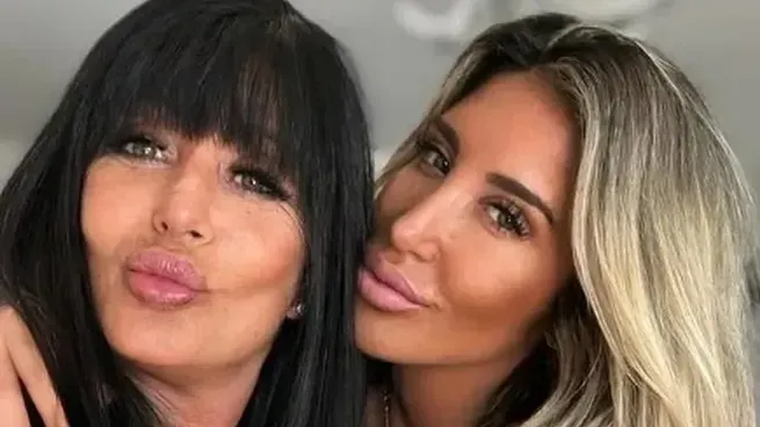 Elizabeth Rodrigo, madre de Ayelén Paleo, fue denunciada y detenida por trata de personas. Elizabeth Rodrigo, madre de Ayelén Paleo, fue denunciada y detenida por trata de personas.