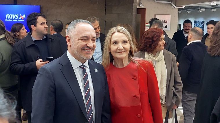 Adriana García asume como rectora de la UNCuyo. Adriana García asume como rectora de la UNCuyo.