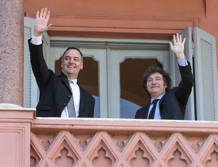 Manuel Adorni y Javier Milei piensan en otra convocatoria a gobernadores.