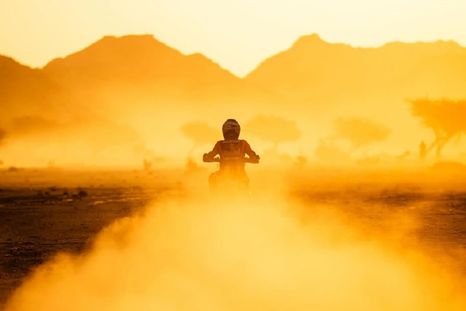 Luciano Benavides, al mando de su KTM, dio un paso clave rumbo al título en la recta final del Rally Dakar. Luciano Benavides, al mando de su KTM, dio un paso clave rumbo al título en la recta final del Rally Dakar.