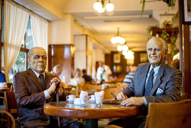 La mesa 20 era y sigue siendo de Bioy Cáceres y Jorge Luis Borges. Foto: ENTUR CABA