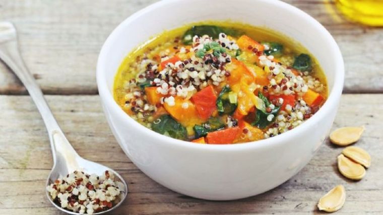 A esta sopa de berenjena y zanahoria le puede añadir los ingredientes que quieras Foto: Shutterstock