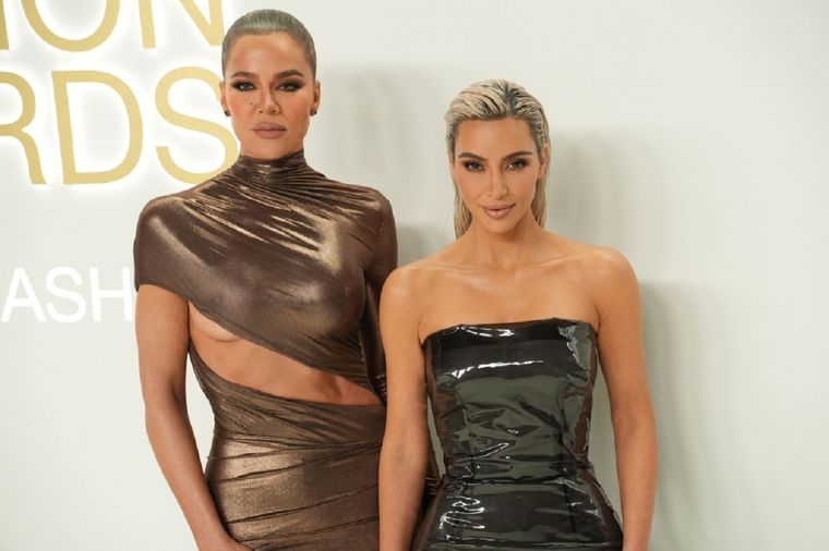 Navidad solidaria: Khloé y Kim Kardashian las hermanas más generosas Khloé y Kim Kardashian Foto: Elle