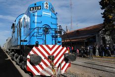 Alfredo Cornejo prometió trenes de cercanía en entre sus propuestas de campaña electoral.
