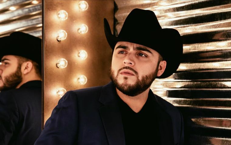 Gerardo Ortiz es uno de los cantantes del regional mexicano que fue víctima de un atentado en su contra.