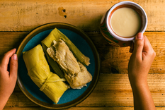 Aunque los tamales suelen ser salados, la variante dulce con elote es especialmente popular en México central y sur.