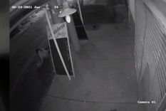 tenso momento: se tiro de un auto para escapar de un secuestro y todo quedo registrado en video