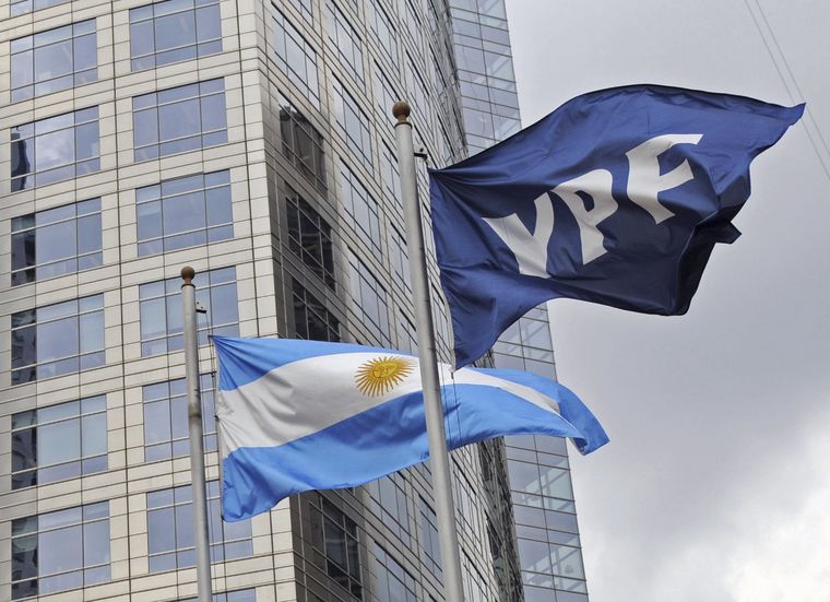 En 2012, el gobierno conducido por Cristina Fernández de Kirchner, decidió nacionalizar YPF, argumentando preocupaciones sobre la soberanía energética del país. Foto: Noticias Argentinas