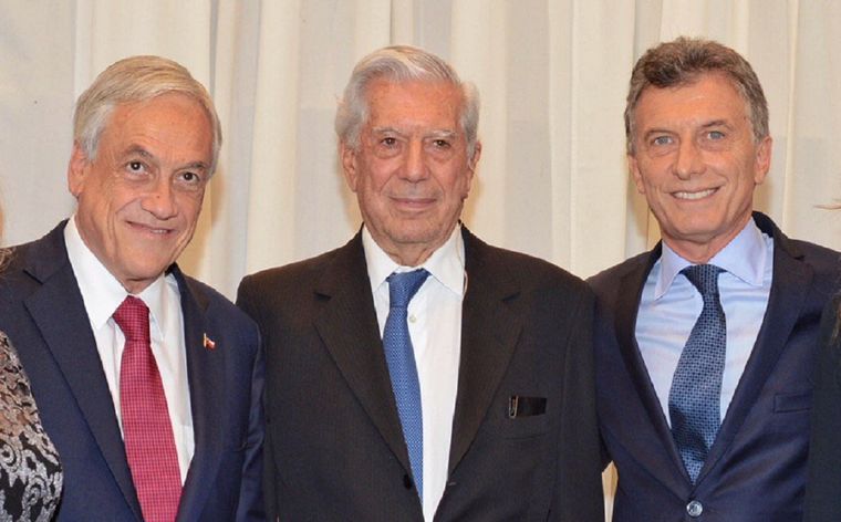 Macri fue invitado por Vargas Llosa. Foto: Twitter (@mauriciomacri)