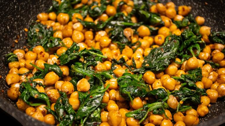 Esta receta de garbanzos con espinacas es muy nutritiva Esta receta de garbanzos con espinacas es muy nutritiva