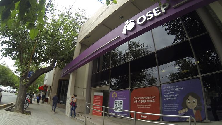 Los afiliados voluntarios volverán a pagar cuotas con aumentos a partir de enero Foto: ALF PONCE MERCADO / MDZ