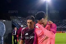 El delaantero colombiano se retiró llorando y encendió las alarmas de cara al Superclásico Foto: captura de TV El delaantero colombiano se retiró llorando y encendió las alarmas de cara al Superclásico Foto: captura de TV