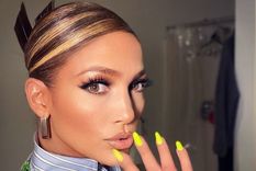 jennifer lopez revelo al mundo un intimo momento en un sillon