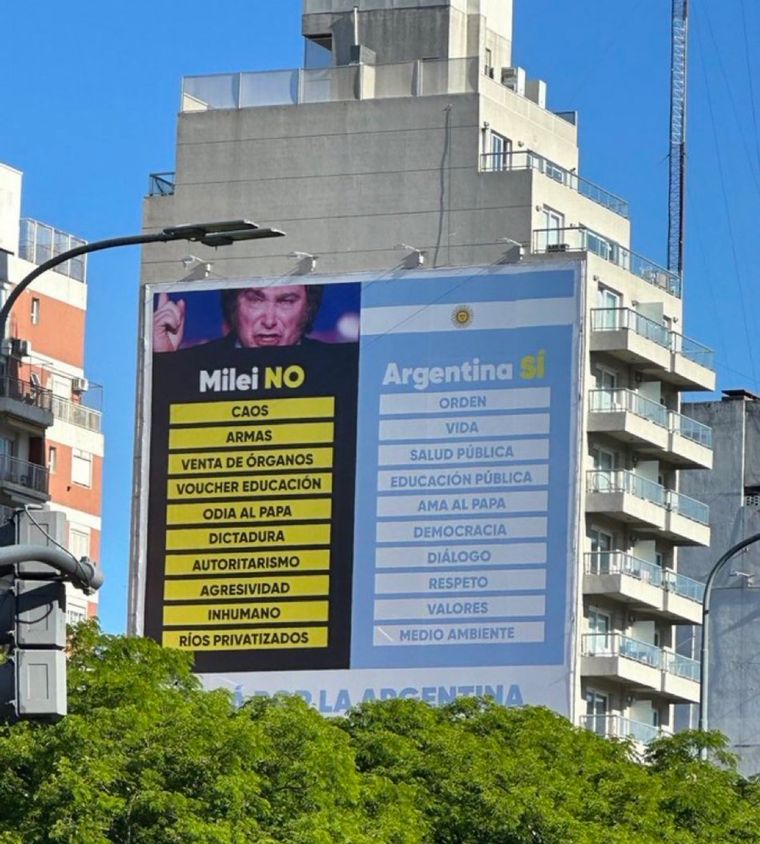 El cartel de la polémica Foto: Captura de pantalla