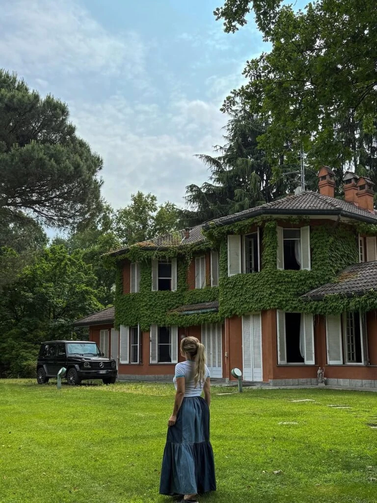 Pollera patchwork y remera Dior. Pollera patchwork y remera Dior.