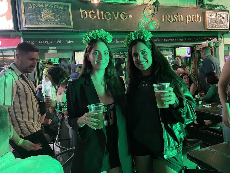 Briana y Macarena. Briana y Macarena.