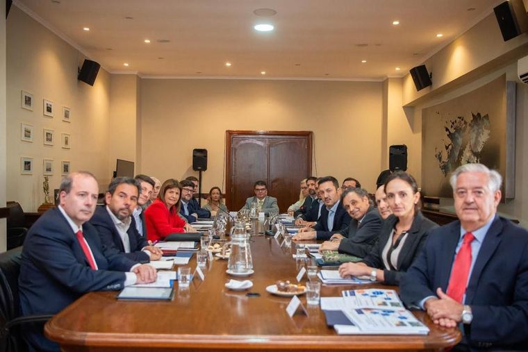 Patricia Bullrich y Luis Petri se reunieron este lunes con sus equipos para coordinar agendas
