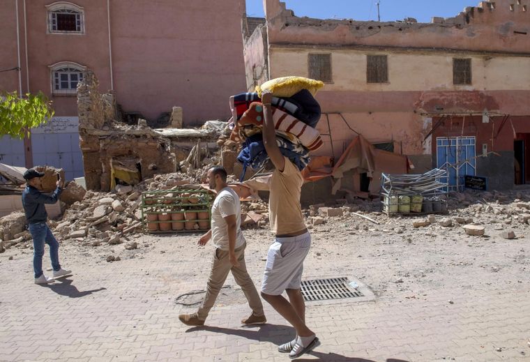 Miles de personas quedaron sin hogar tras el terremoto. Foto: EFE