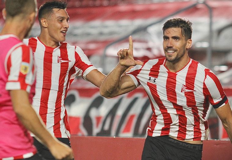 Fabián Noguera celebra el gol de la victoria Pincha. Foto: Prensa Estudiantes